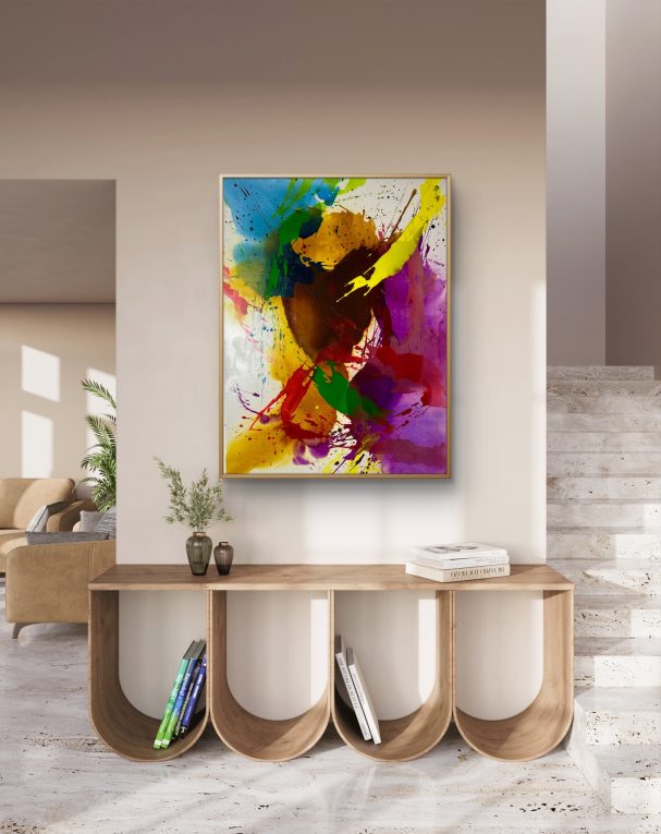 Abstraktes Kunstwerk mit lebhaften Farben in einem modernen Wohnraum.