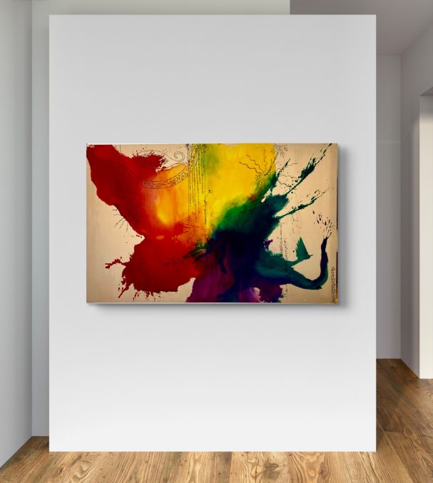 Bunte Farbspritzer auf Leinwand in einem modernen Raum.